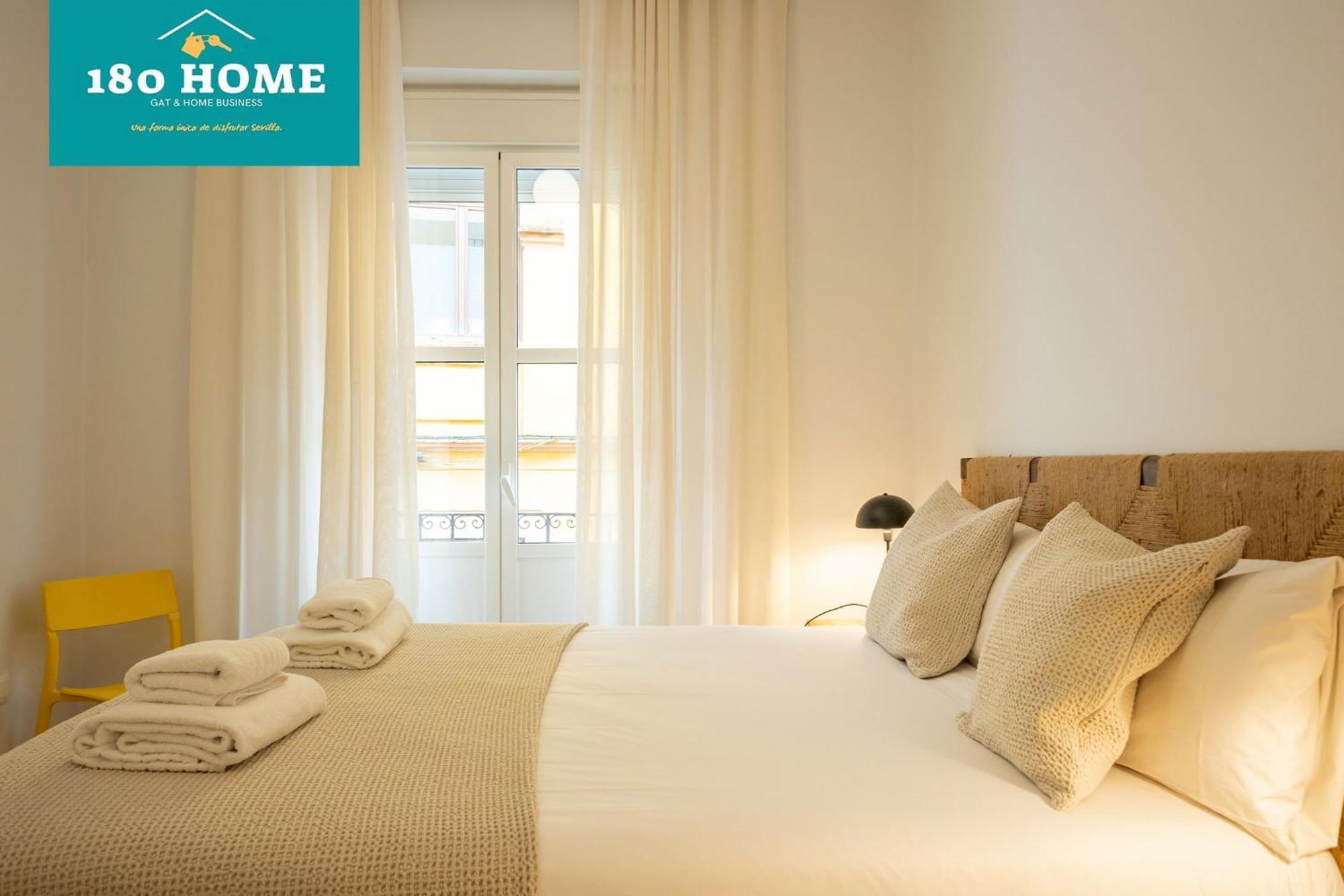 180 Home Goyeneta Luxury Sevilla Bagian luar foto