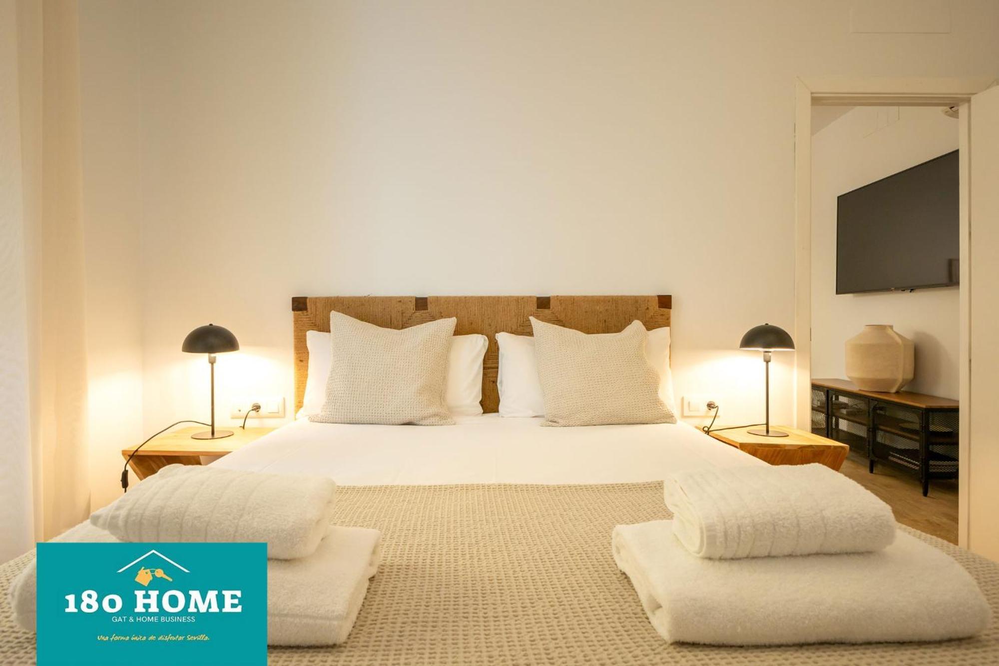 180 Home Goyeneta Luxury Sevilla Bagian luar foto