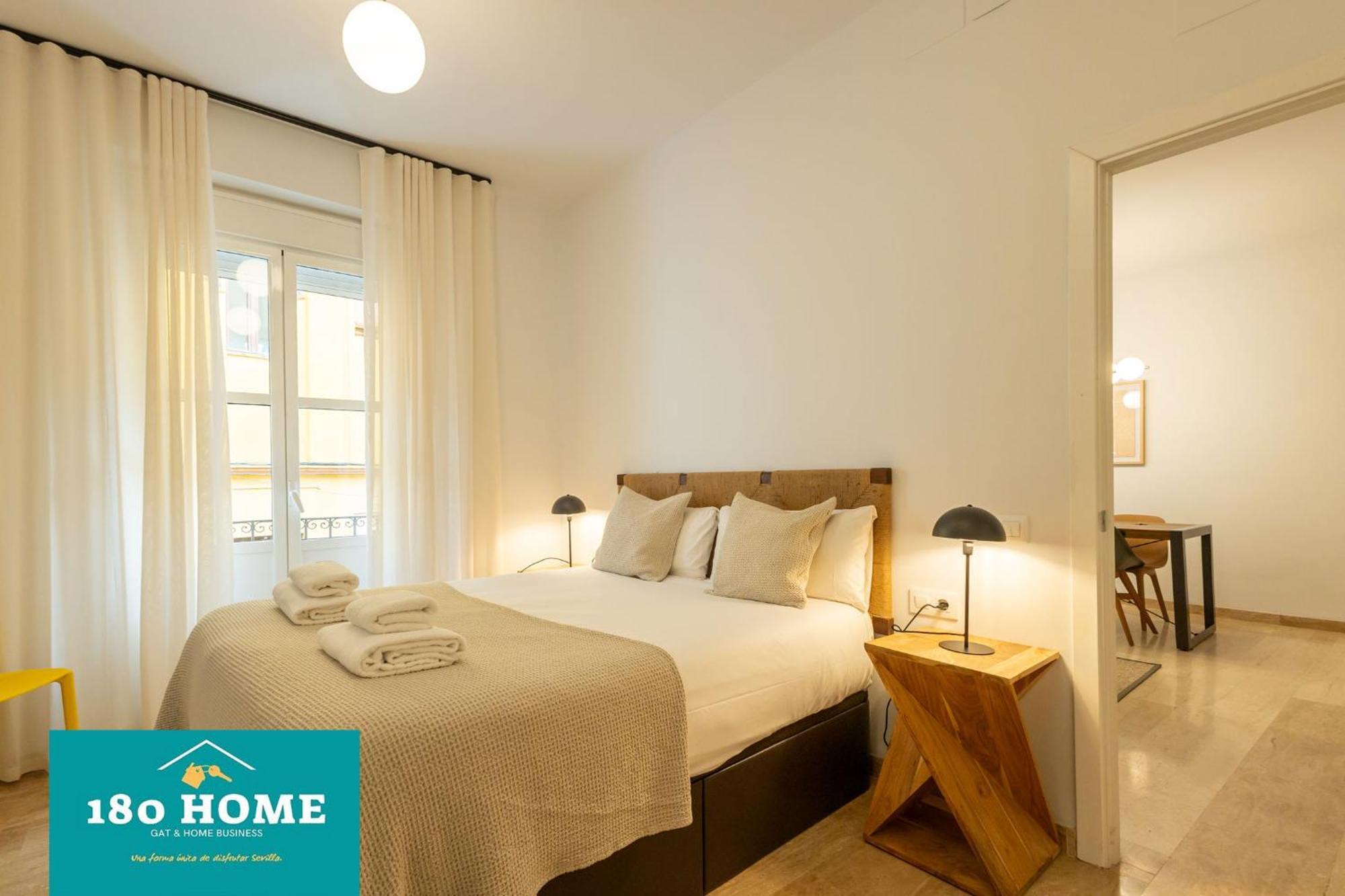 180 Home Goyeneta Luxury Sevilla Bagian luar foto