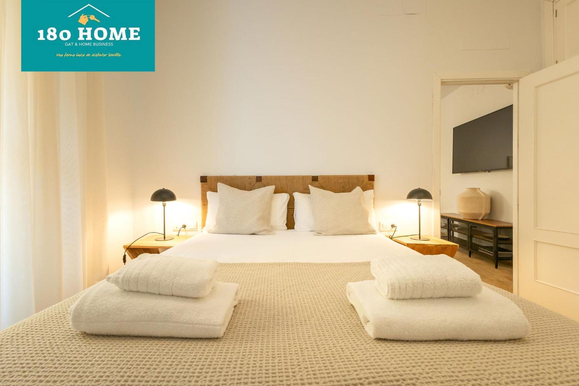 180 Home Goyeneta Luxury Sevilla Bagian luar foto