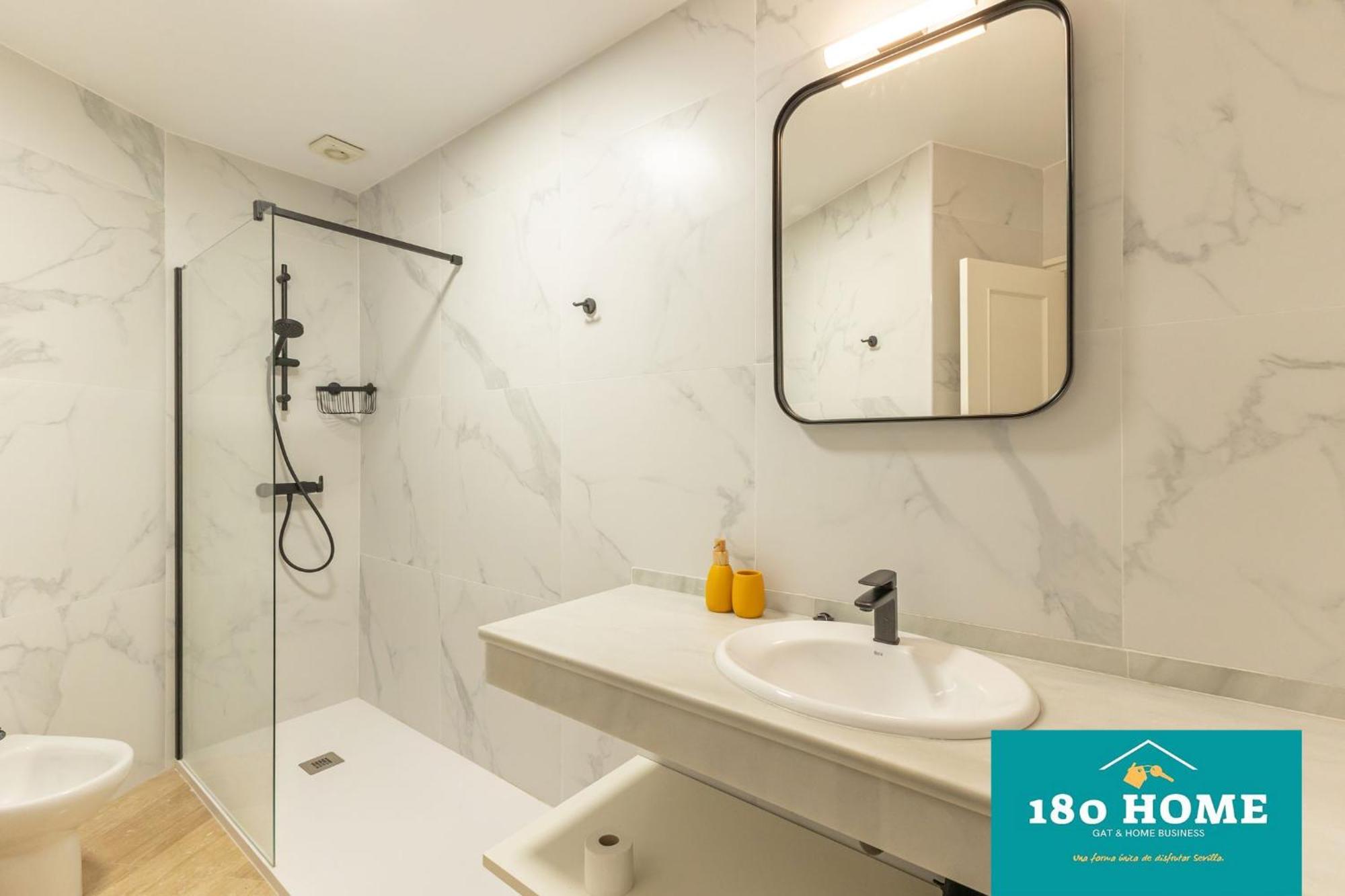 180 Home Goyeneta Luxury Sevilla Bagian luar foto