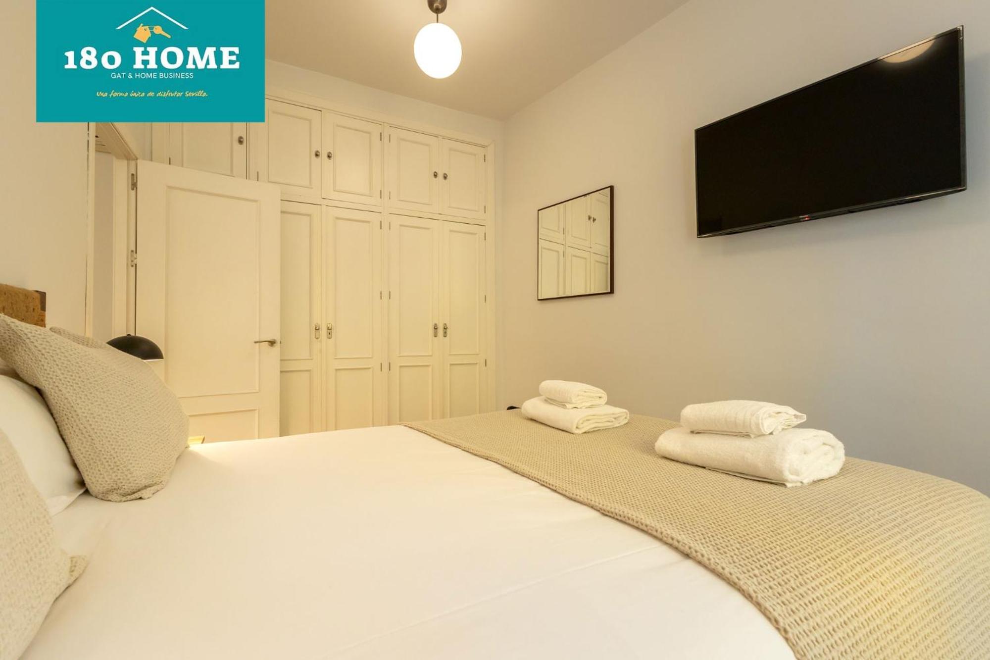 180 Home Goyeneta Luxury Sevilla Bagian luar foto