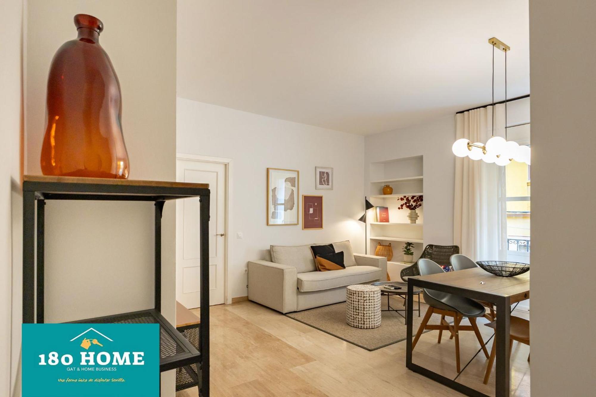 180 Home Goyeneta Luxury Sevilla Bagian luar foto