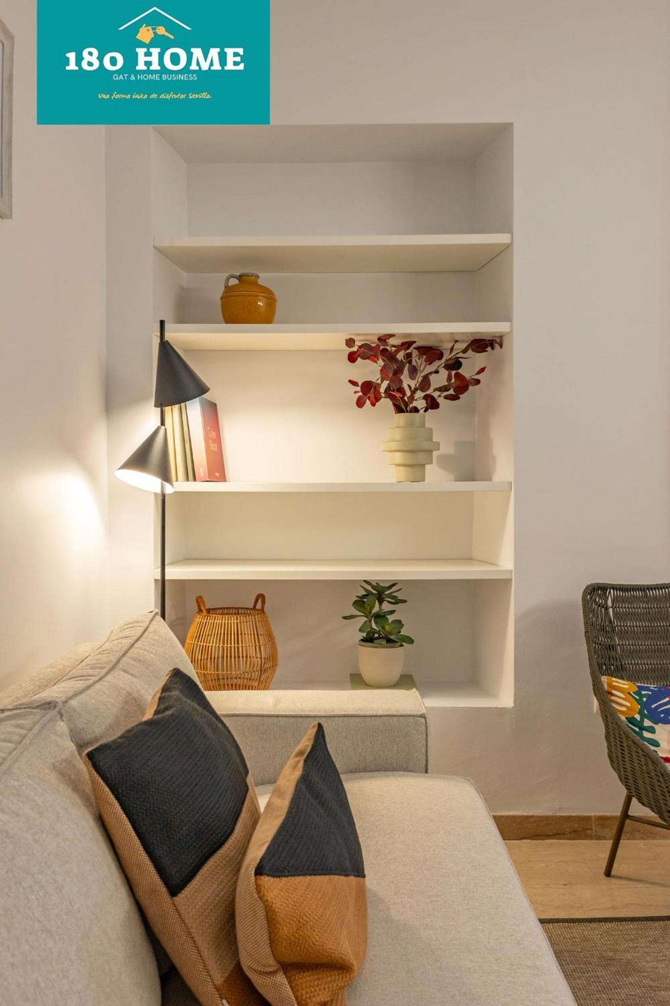 180 Home Goyeneta Luxury Sevilla Bagian luar foto